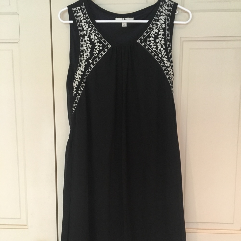 Sleeveless black dress w/floral embroidery accents